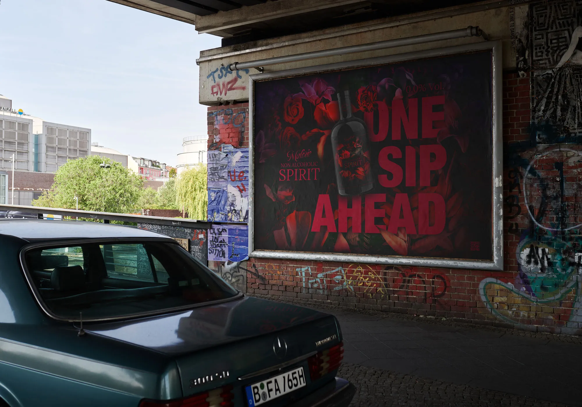 Plakatdesign für eine Spirituosenmarke als großformatige Außenwerbung im urbanen Raum. Grafikdesign und Außenwerbung von empegra Berlin